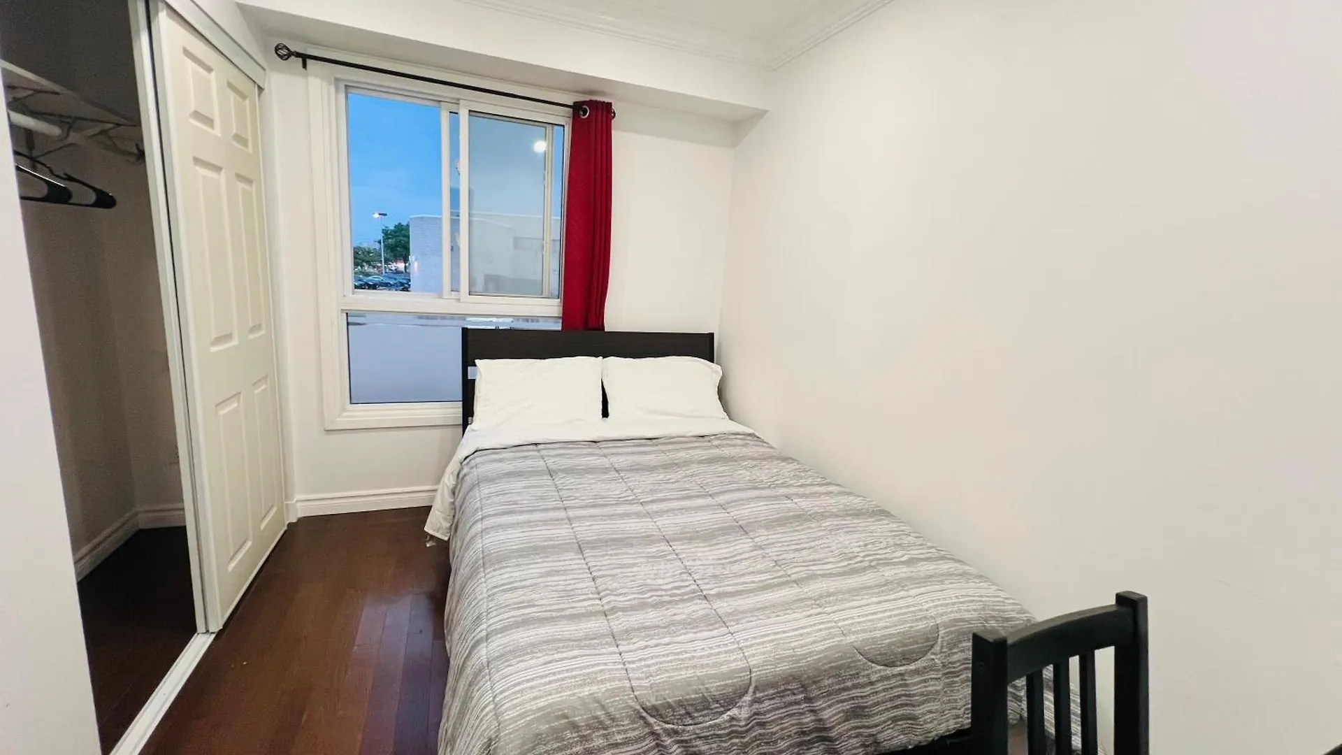 Comfyroom Toronto 0*,  Canada