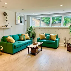  Apartment Boho-chic Spacious Basement
